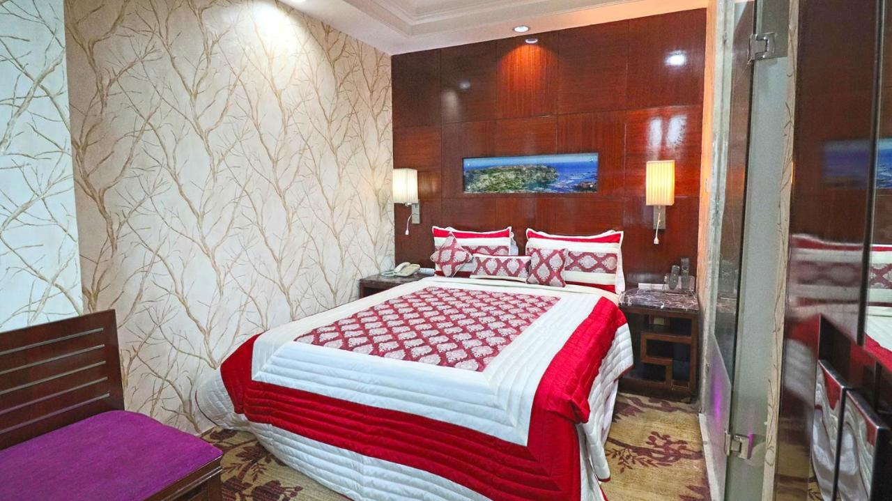Skycity Hotel Гургаон Экстерьер фото