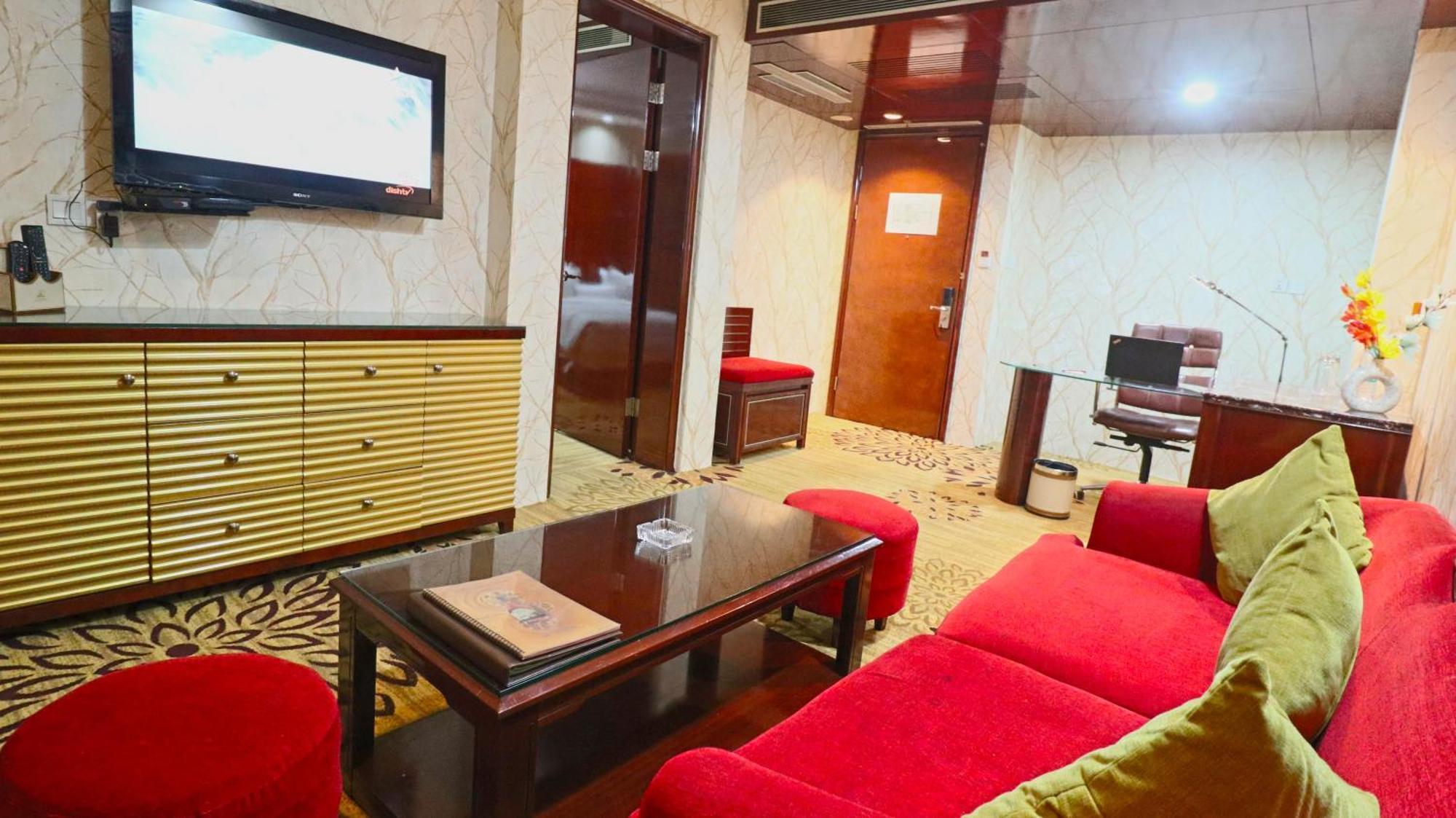 Skycity Hotel Гургаон Экстерьер фото