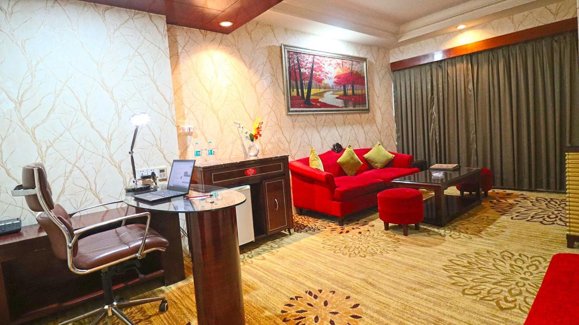 Skycity Hotel Гургаон Экстерьер фото