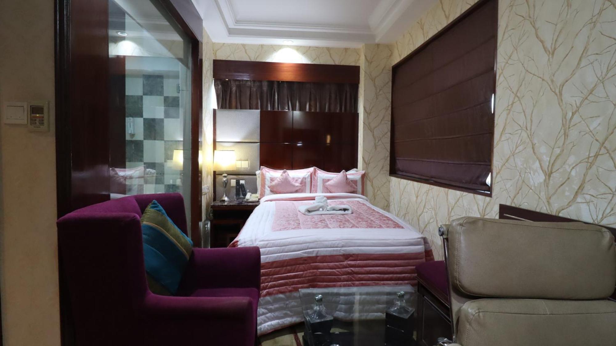 Skycity Hotel Гургаон Экстерьер фото